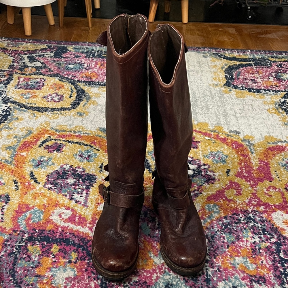 Frye Veronica knee high w/ back zip in Cognac size 7.5 US, color reddish brown